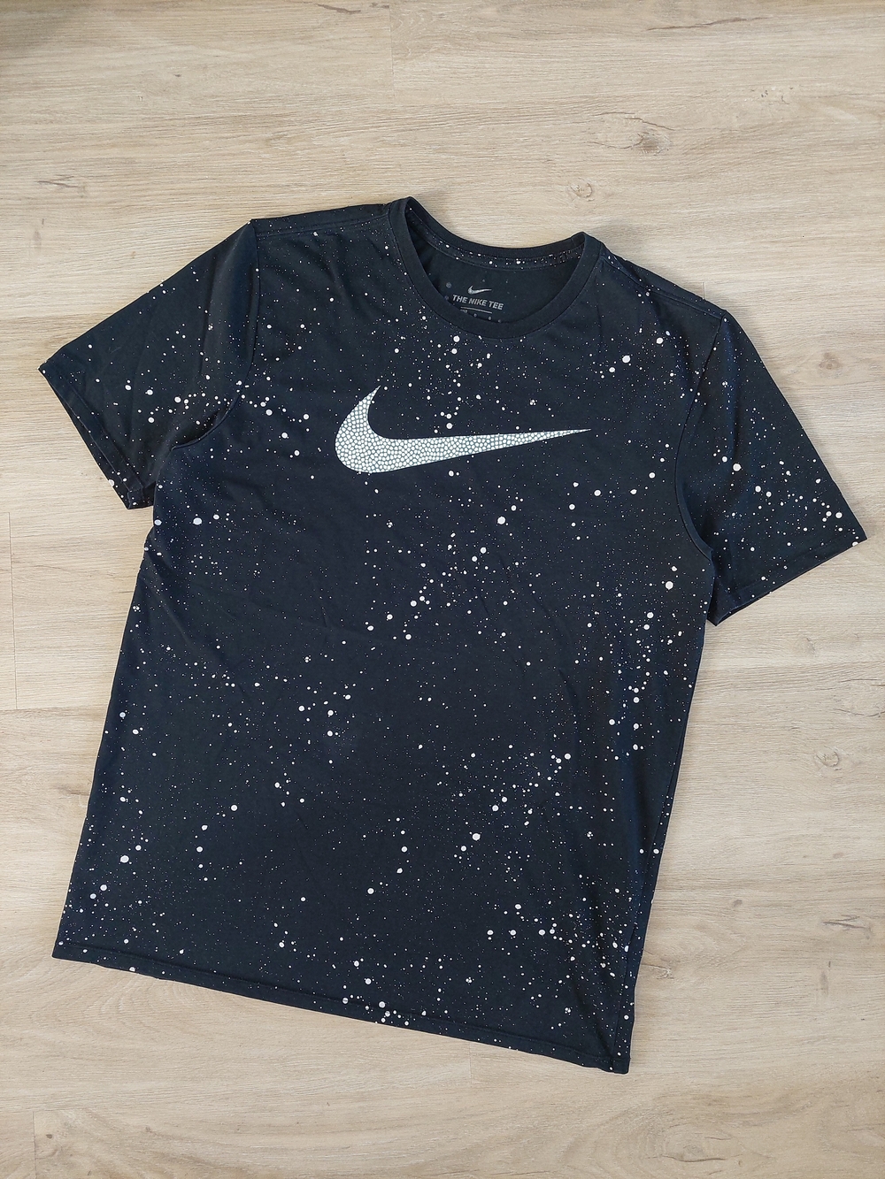 Nike Black Men's Short-Sleeve L  Splash Print T-Shirt with White Swoosh Tee